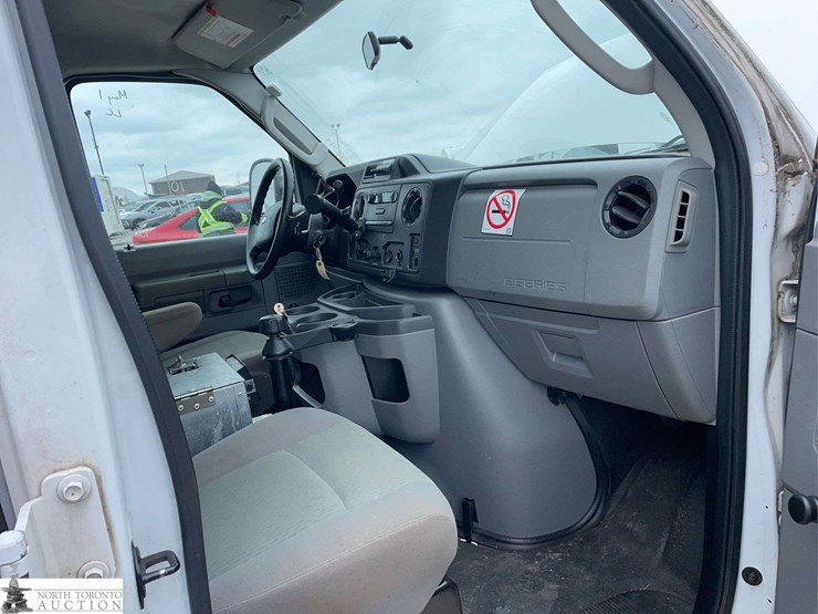 2010-ford-cargo-image-16