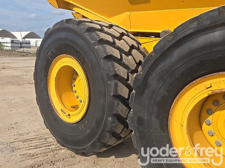 2022-deere-260e-image-22