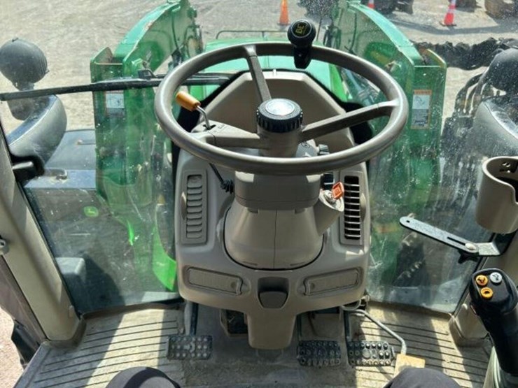 2020-john-deere-6130m-image-11