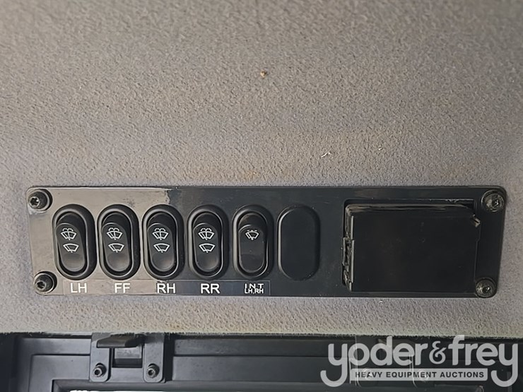 2014-komatsu-d61px-23-image-103