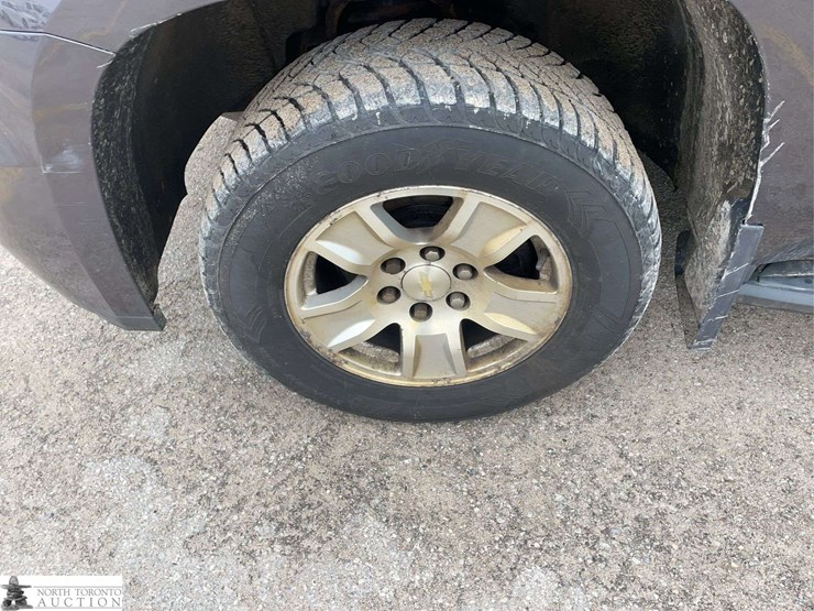 2017-chevrolet-tahoe-image-24