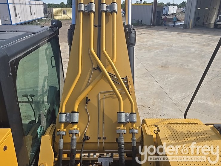 2017-caterpillar-336fl-image-91