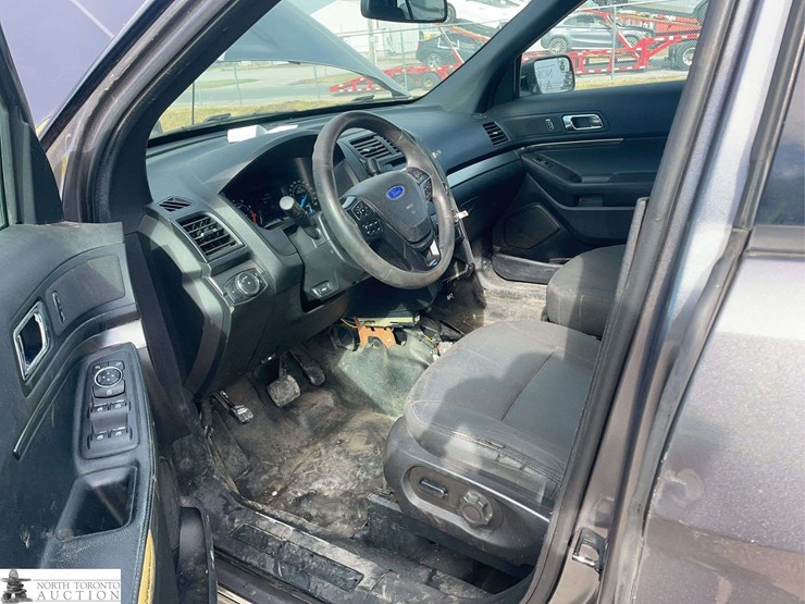 2019-ford-explorer-image-11