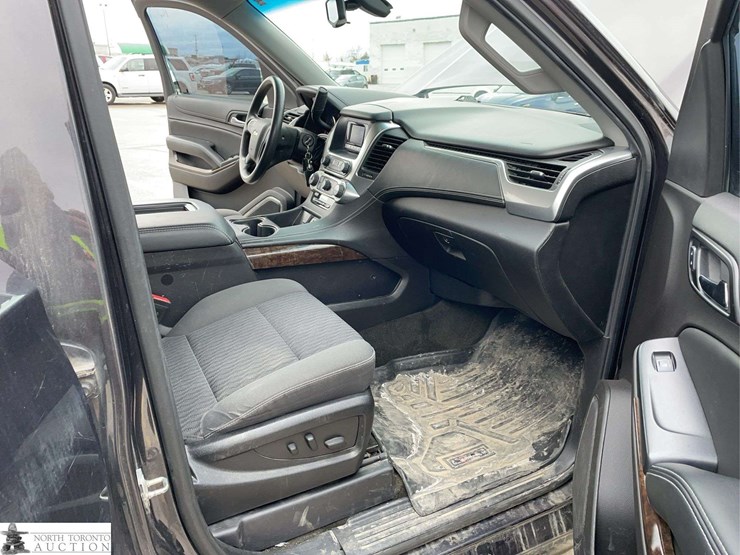 2017-chevrolet-tahoe-image-11