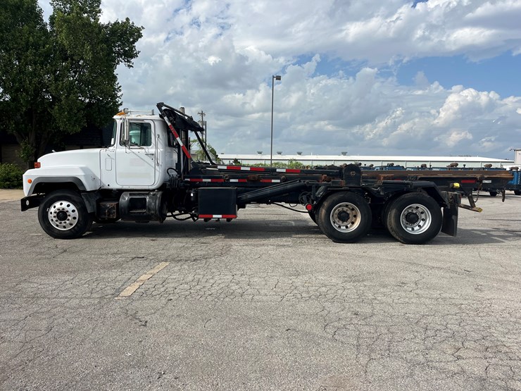 2002-mack-rd688s-image-8