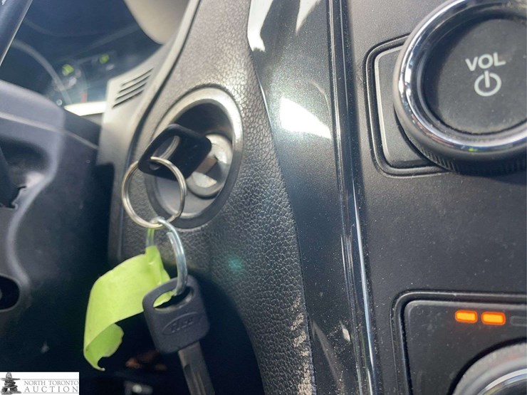 2019-ford-explorer-image-14