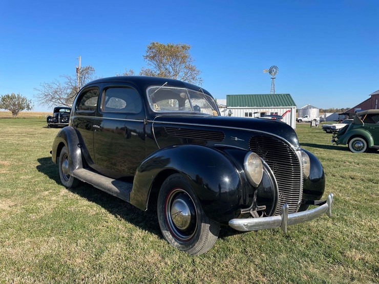 1938-ford-two-door-deluxe-sedan---original-car!-image-7