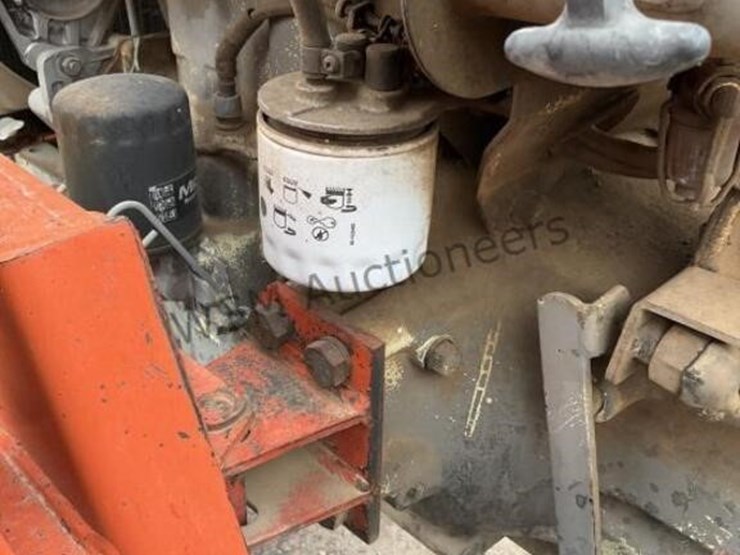 massey-ferguson-205-4-image-10