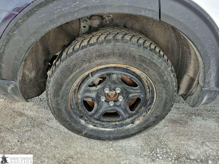 2023-ford-explorer-image-18