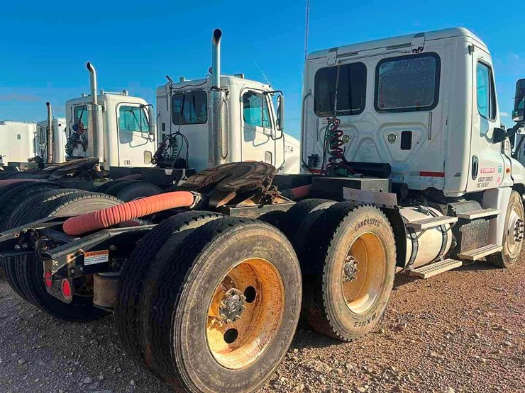2014-freightliner-cascadia-image-6