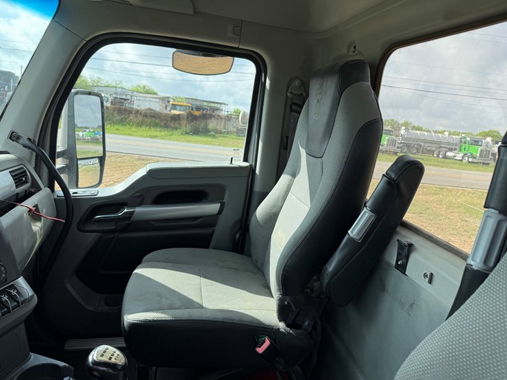 2020-kenworth-t880-image-13