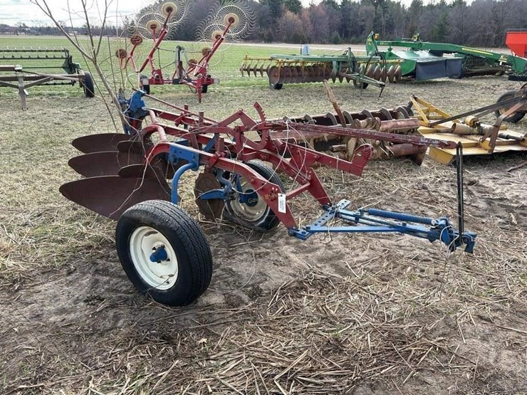 3-bottom-trailer-plow-image-1