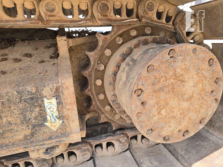 2018-deere-250g-lc-image-32