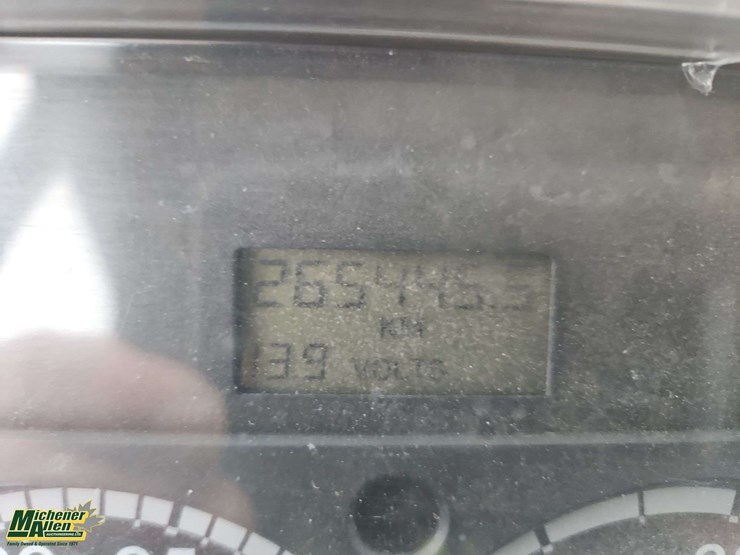 2004-freightliner-fl80-image-32