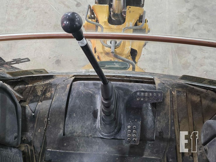 2011-deere-310sj-image-25