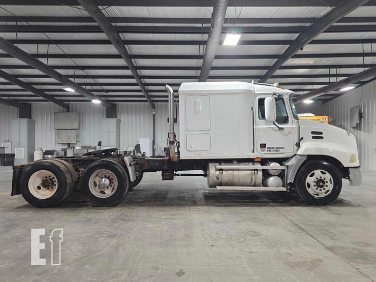 2004-mack-vision-cx613-image-6