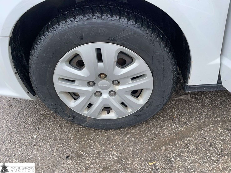 2014-dodge-grand-caravan-sxt-image-21