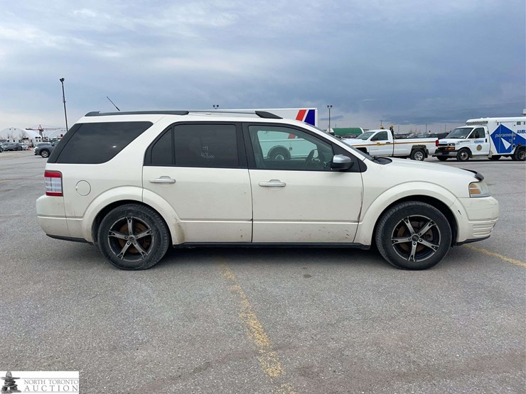 2009-ford-taurus-x-image-4