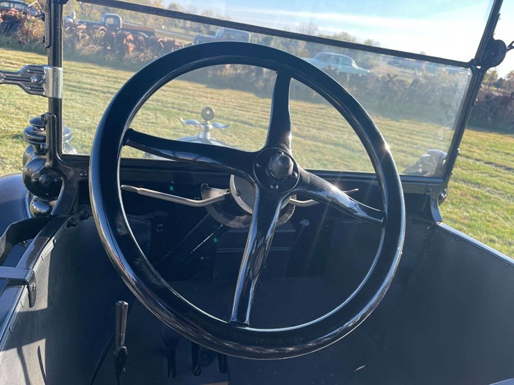 1917-model-t-touring-image-65