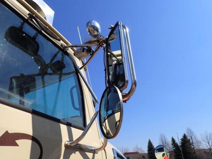 2017-western-star-4700sb-image-95