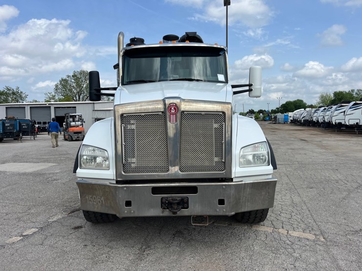 2019-kenworth-t880-image-2