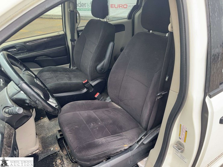 2011-dodge-grand-caravan-se-image-17