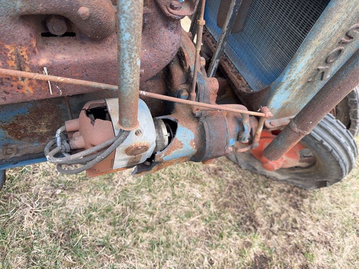 fordson-all-around-england-tractor-image-13