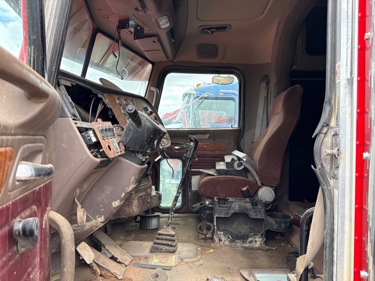 2006-peterbilt-379-image-6