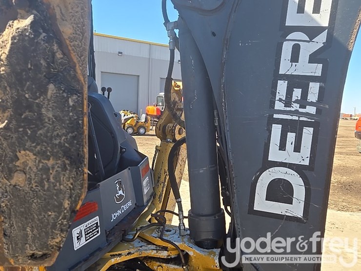 2010-deere-310sj-image-43