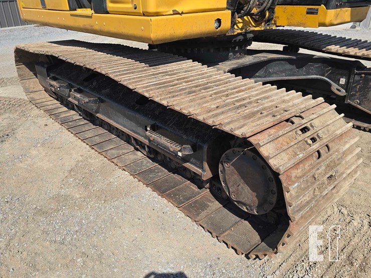 2020-caterpillar-323-image-39