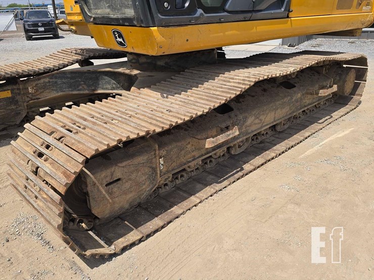 2018-deere-250g-lc-image-33