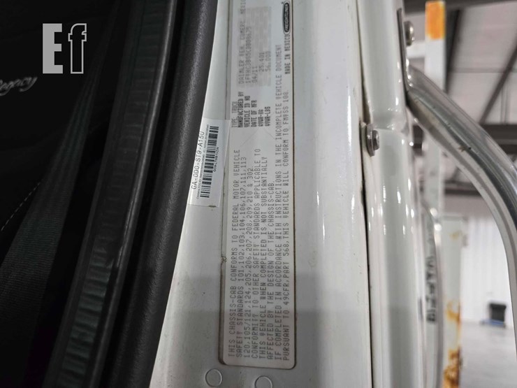 2012-freightliner-m2-106-image-43