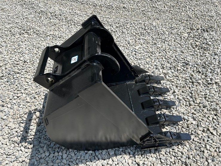 24"-x-change-bucket-for-a-bobcat-excavator-image-4