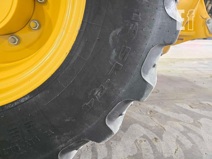 2023-deere-320-p-tier-image-33