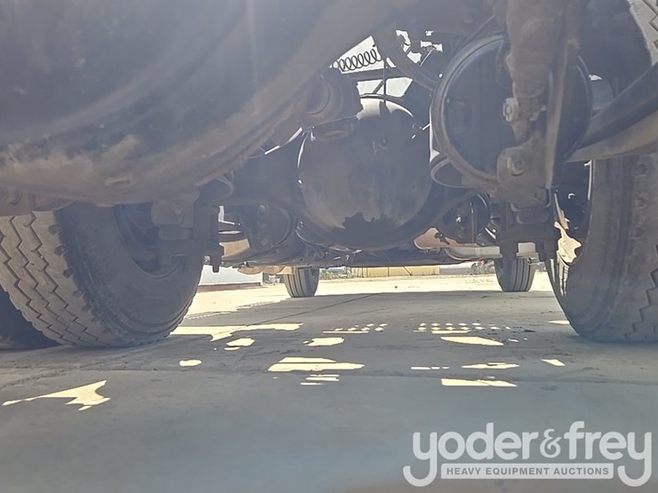 2011-freightliner-cascadia-125-image-48