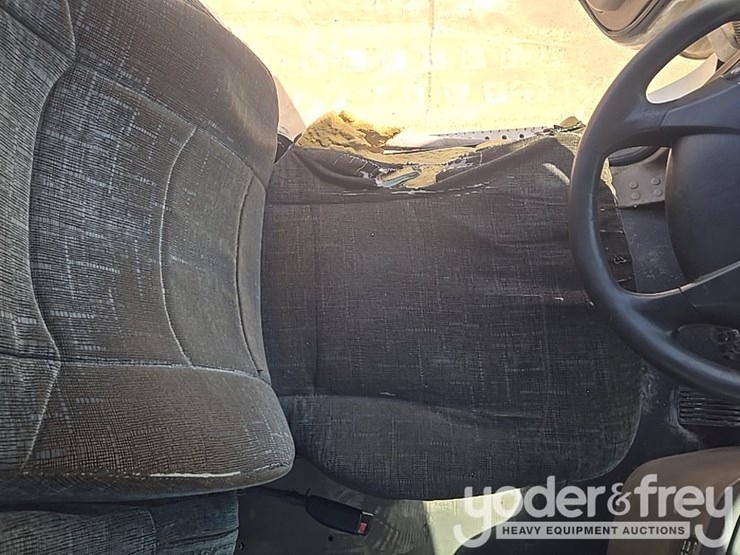 2011-freightliner-cascadia-125-image-72