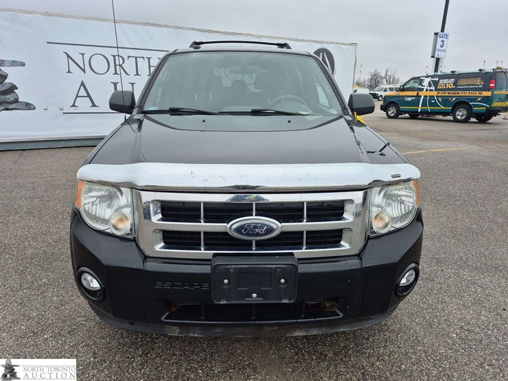 2010-ford-escape-image-2