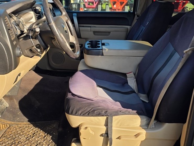 2011-chevrolet-2500-image-53