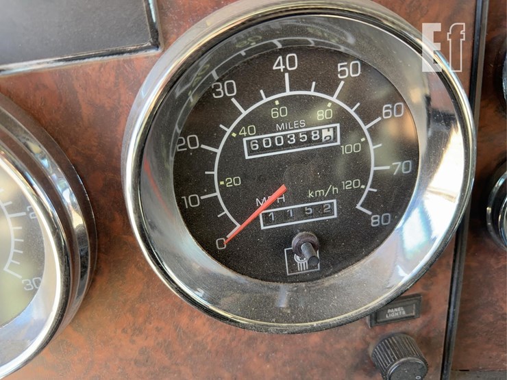 2005-kenworth-t800-image-45