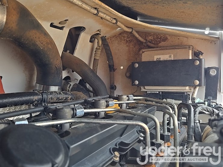 2021-bobcat-t740-image-76