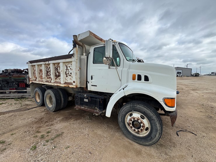 2001-sterling-lt7500-image-1