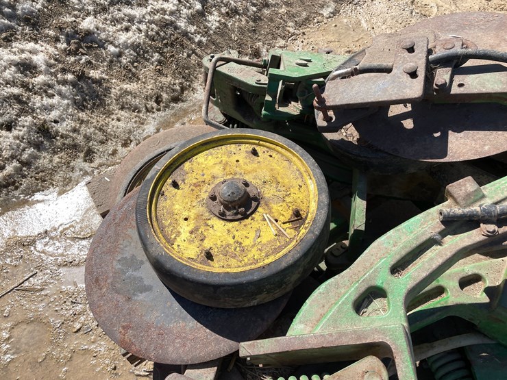 #3956-•-(12)-john-deere-single-disc-culters-image-7