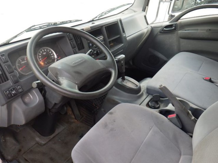 2016-isuzu-npr-hd-image-11