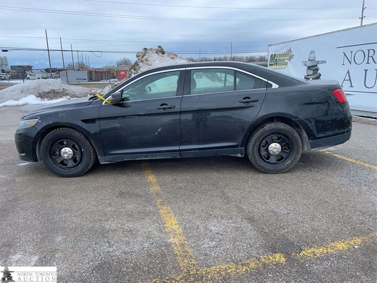 2017-ford-taurus-image-8