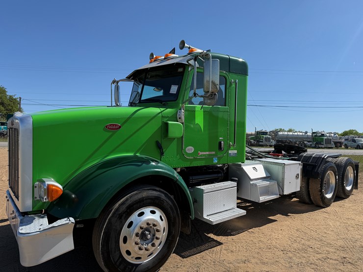 2020-peterbilt-367-image-1