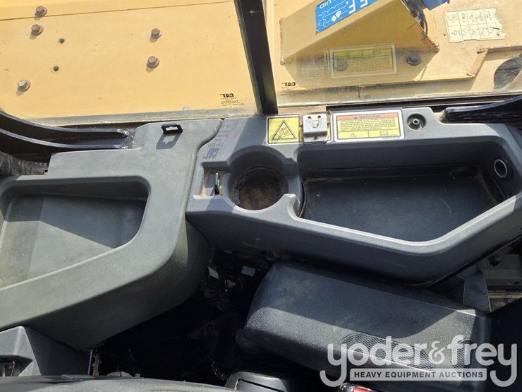 2019-caterpillar-d6-lgp-image-66