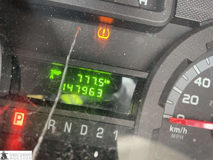 2010-ford-cargo-image-14