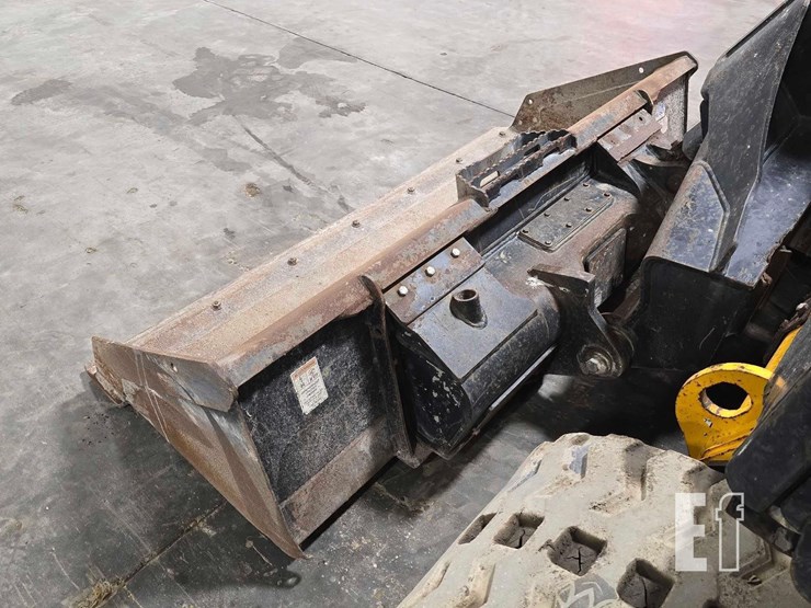 2020-jcb-3ts-8t-image-12