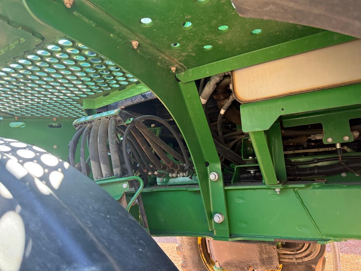 2015-john-deere-r4038-image-65