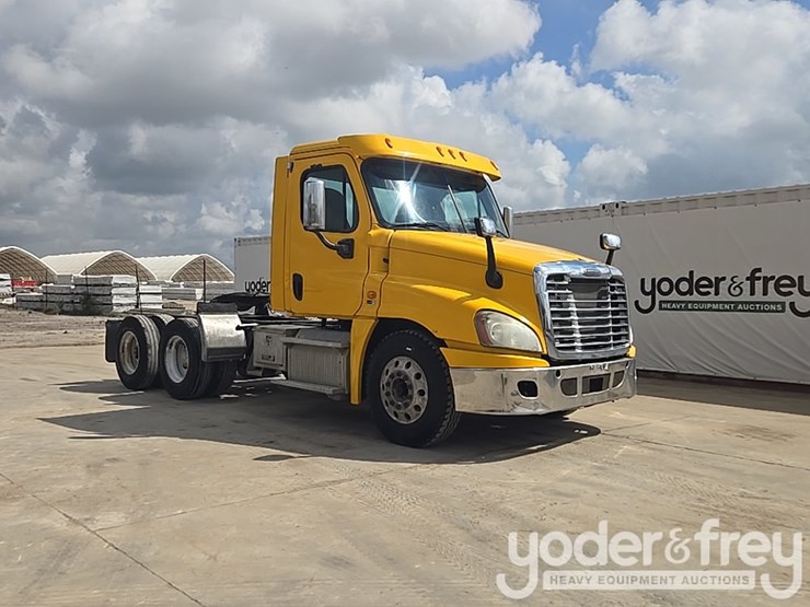 2012-freightliner-cascadia-125-image-7